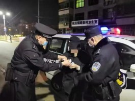 天寒人心暖 民警帮助走失老人找到家人